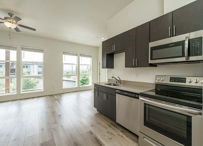 Photo - Evergreen Multiplex Unit Evergreen (202)