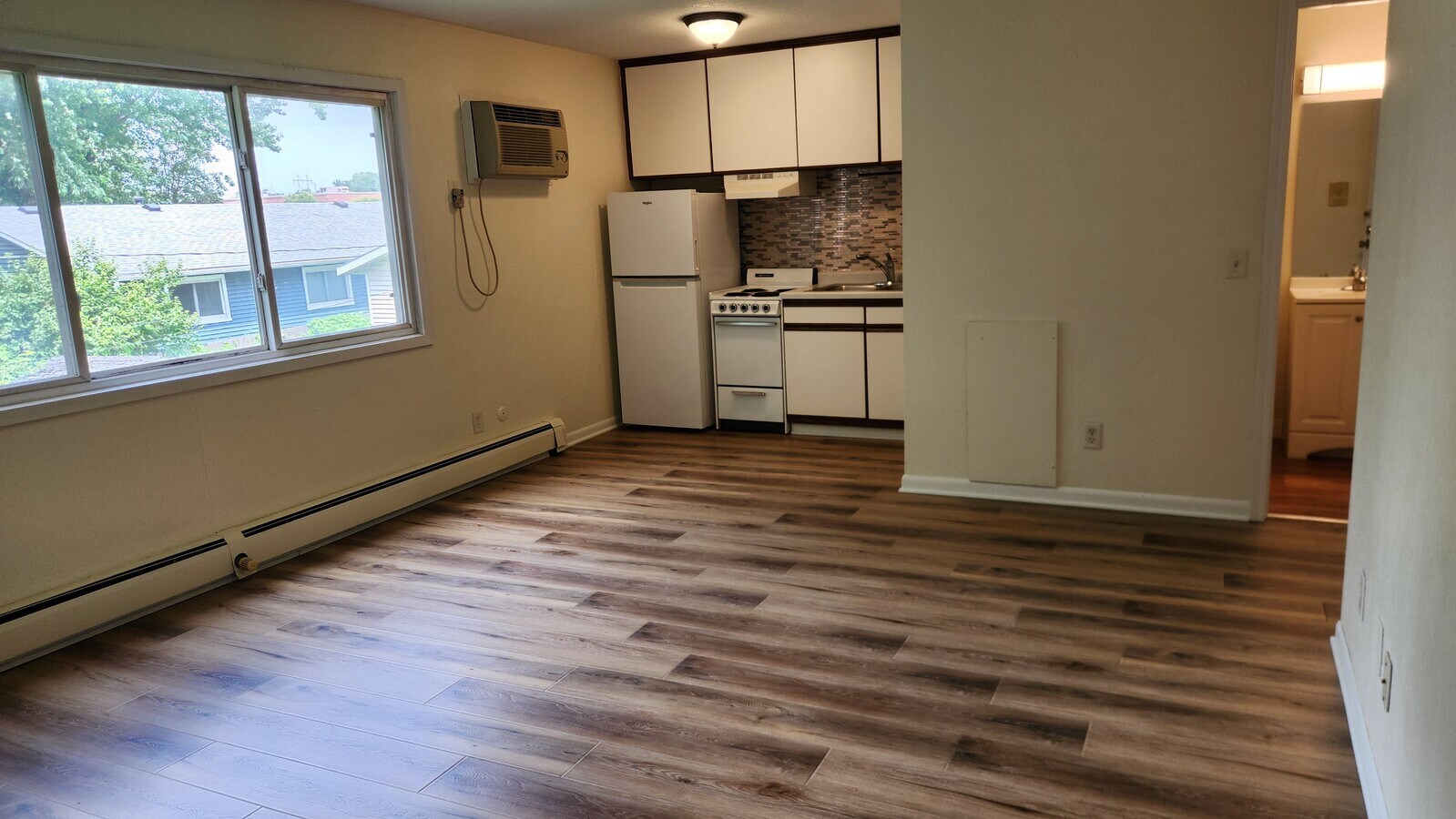 Photo - 2190 Robbins St