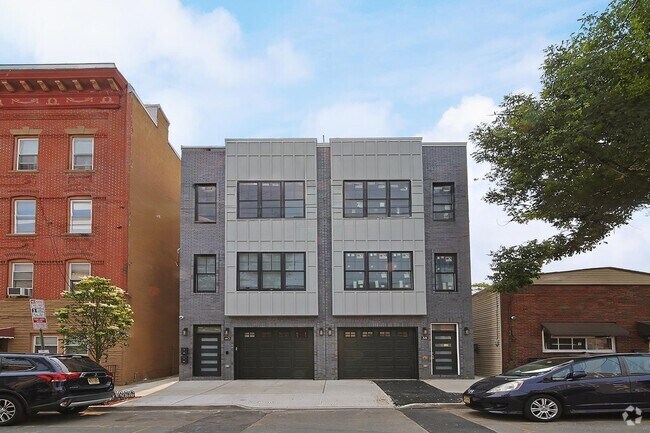 Building Photo - 40 Wright Ave Rental