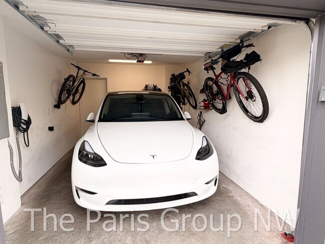 Photo - Gorgeous 2021 Fremont/Wallingford 3BR Overlooking Downtown, Mt Rainier & SLU, Garage w/EV Chgr, W...