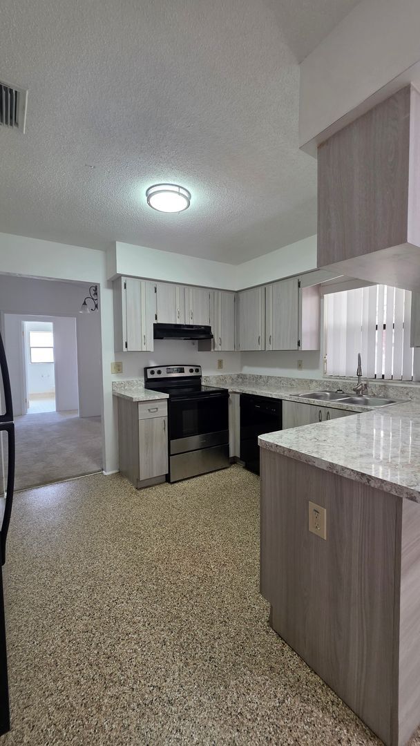 Photo - 3 Bedroom 2 Bath Home with a 2 car garage in Fairway Estates