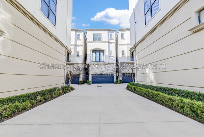 Photo - 1215 W 24th St