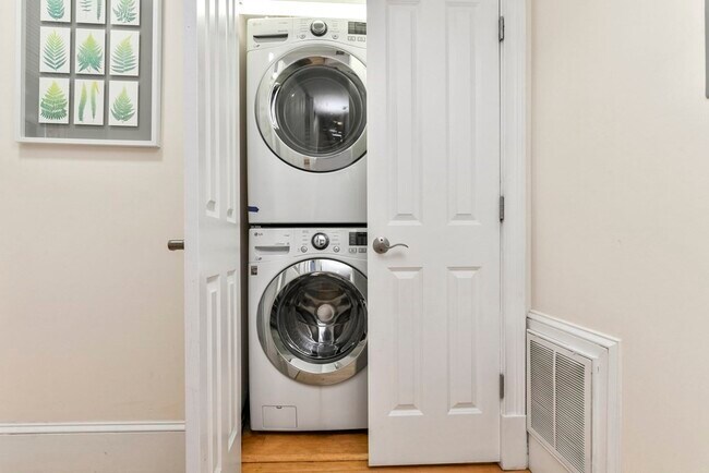 Photo - 714 E 5th St Unidad 1 Rental
