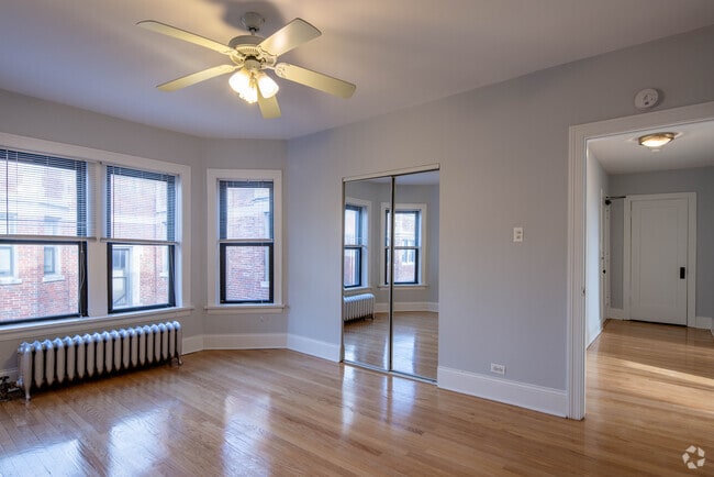 2BR, 1BA - 755SF