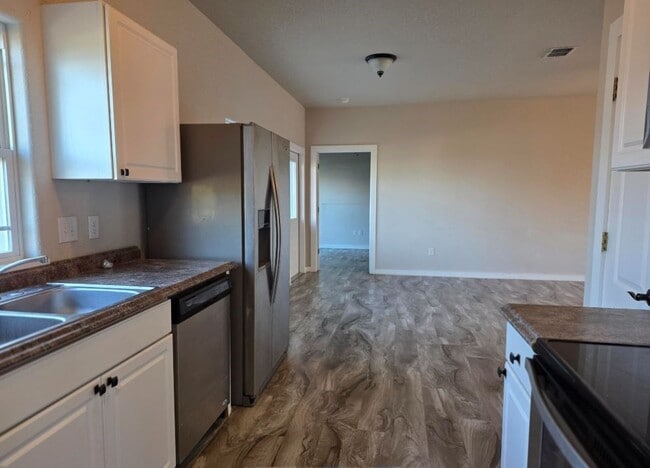 Photo - 205 Ivy Ln