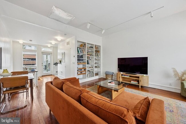 Building Photo - 1731 Bainbridge St