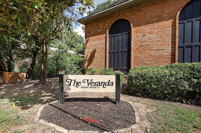 Building Photo - 1140 Greymont St Unit C24