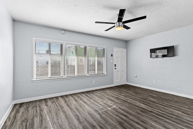 Building Photo - 1900 E 7th St Unit 05 Rental