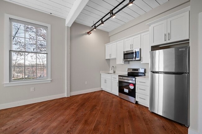 Building Photo - 34 Tremaine St Unit 5