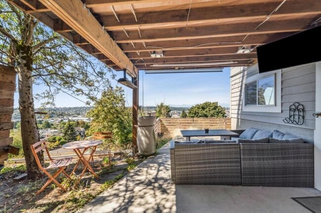 Photo - 1 bedroom in Seattle WA 98103 Unit Lower