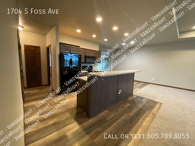 Photo - 1704 S Foss Ave