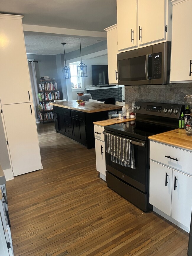 Photo - 1809 W Main St