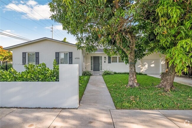 Building Photo - 6700 SW 49th Terrace Rental