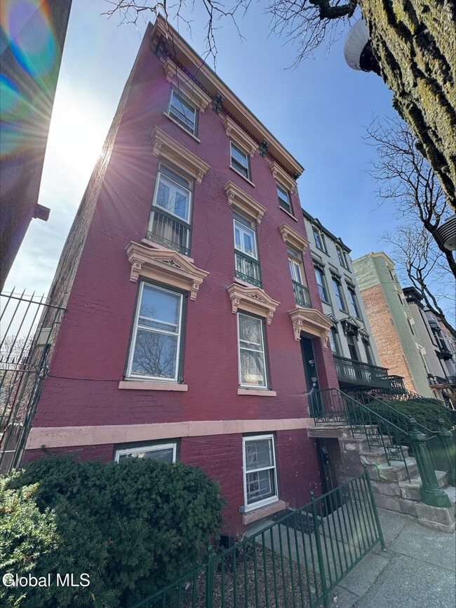 Photo - 2 Madison Pl Unit 1