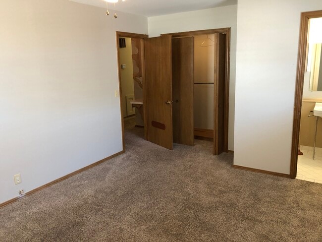 Photo - 3615 N Drexel Blvd