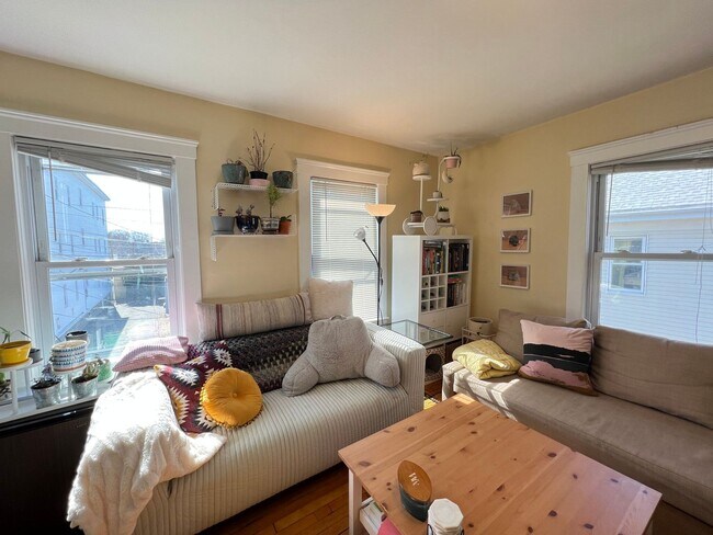 Photo - Awesome 3 bed in Somerville.... don't miss out!!