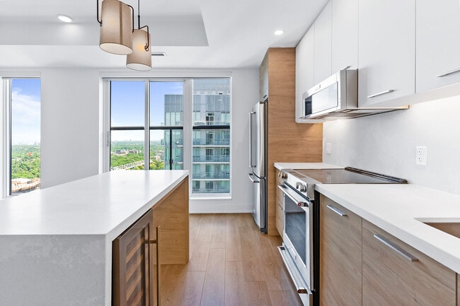 Photo - 200 Redpath Ave