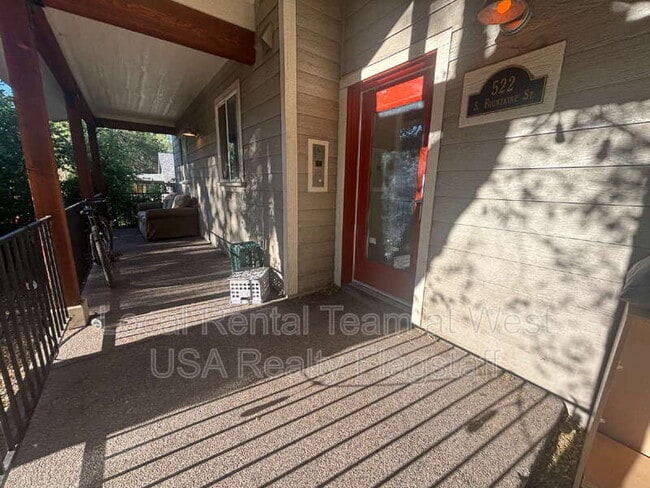 Building Photo - 522 S Fountaine St Unit 200