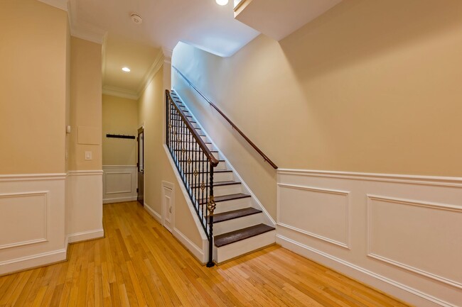Photo - 3 Story Condo w/ Loft in Bloomingdale NW!! Walking Distance to 2 Metros!