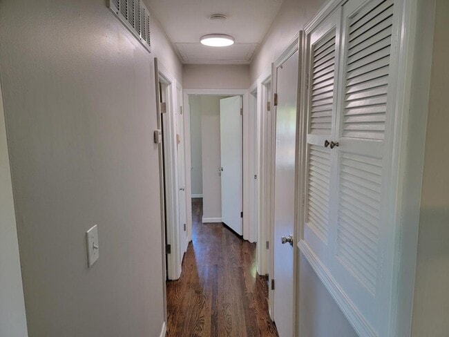 Photo - 5105 NE 44th St