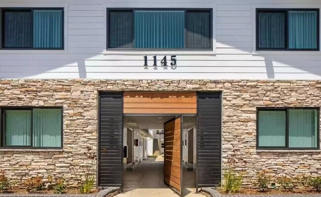 Photo - 1145 E 1st St