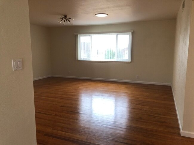 Photo - 9610 Sheldon Rd