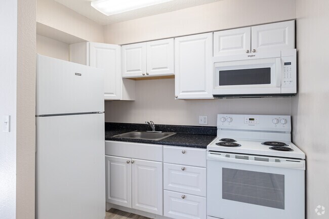 1BR,1BA - 478SF - Kitchen