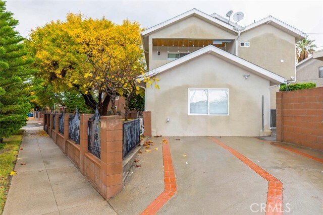 Photo - 6600 Charlesworth Ave House