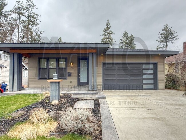Building Photo - Spacious South Hill Home