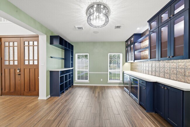 Photo - 2214 Lytham Ln