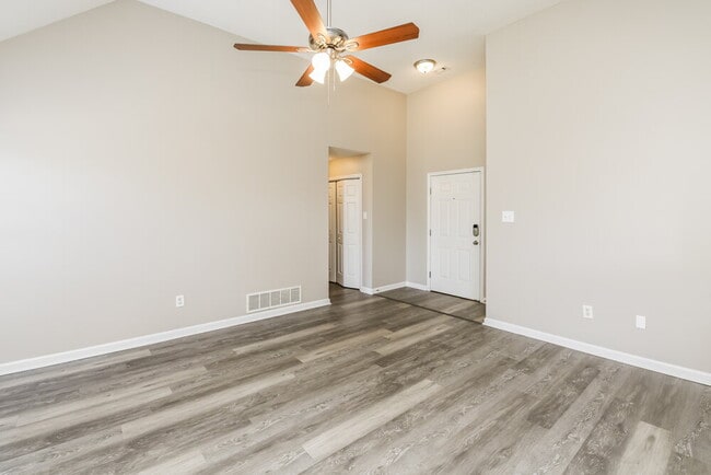 Photo - 220 Green Valley Dr