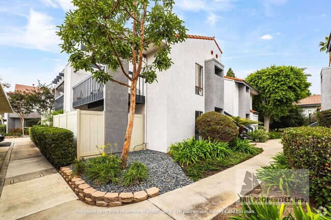 Building Photo - Perfect downtown gated Condo in HB!