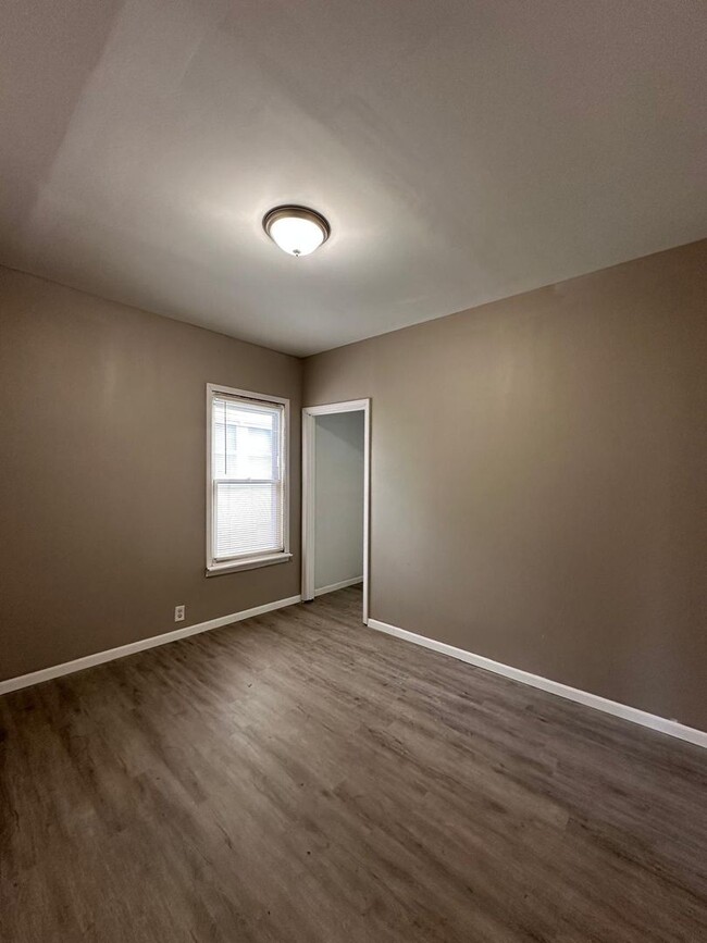 3bedrooms 1 1/2 bathroom. The house is ver... - 3bedrooms 1 1/2 bathroom. The house is ver...