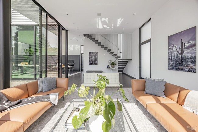 Photo - 212 Tucker St