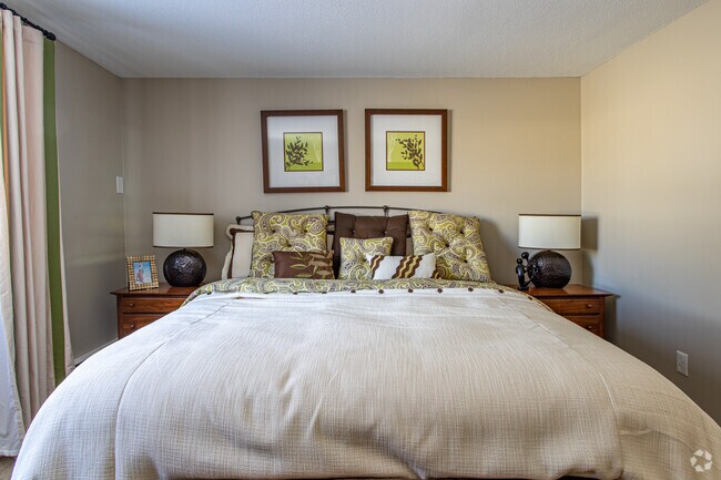 2BR, 1BA, 800 SF - Model - Princeton Park Apartments