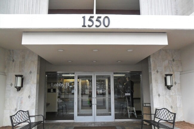 Building Photo - 1550 Worcester Rd Unit 528