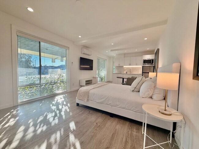 Wilshire Embassy Apartments