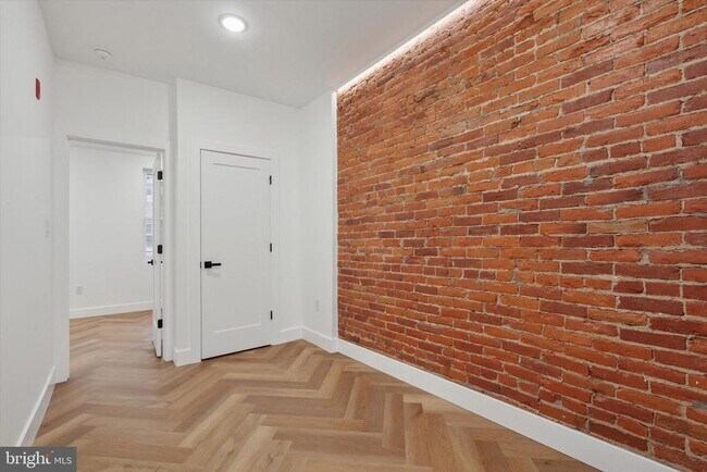 Photo - 1438 Tasker St