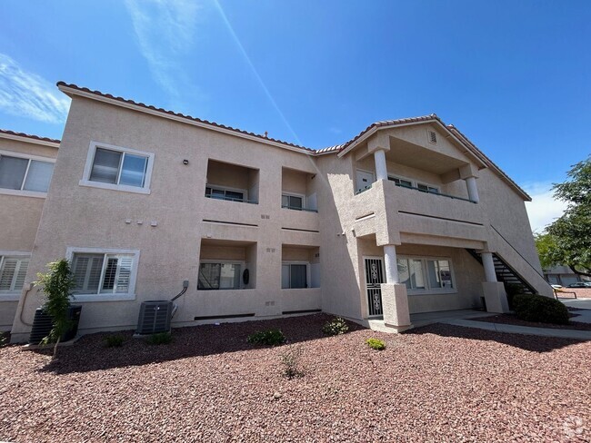 Building Photo - BEAUTIFULLY MAINTAINED 2 BEDROOM, 2 BATH C... Rental