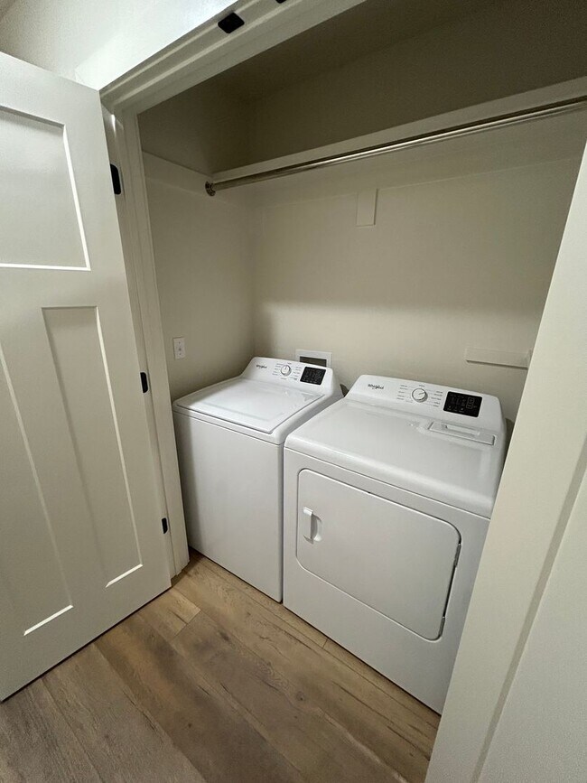 Photo - 707 W 12th St Unit B