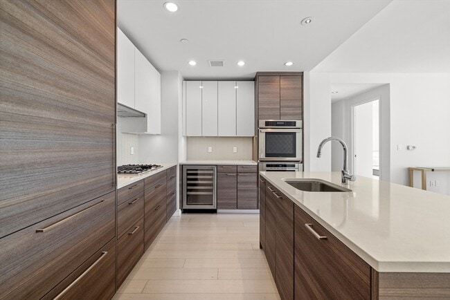 Photo - 1 Franklin St Unidad 2412A Rental
