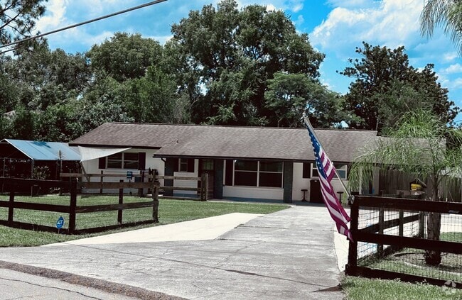Building Photo - 2304 Country Club Rd Rental