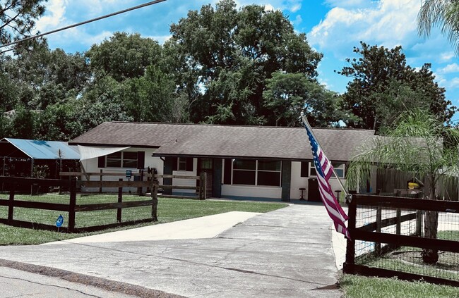 Building Photo - 2304 Country Club Rd Rental
