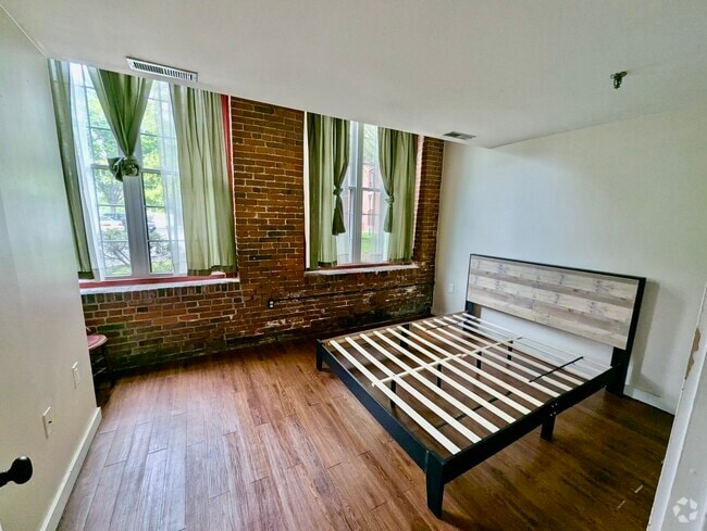 Building Photo - 470 Silver St Unit 470 Silver St. 101 Rental