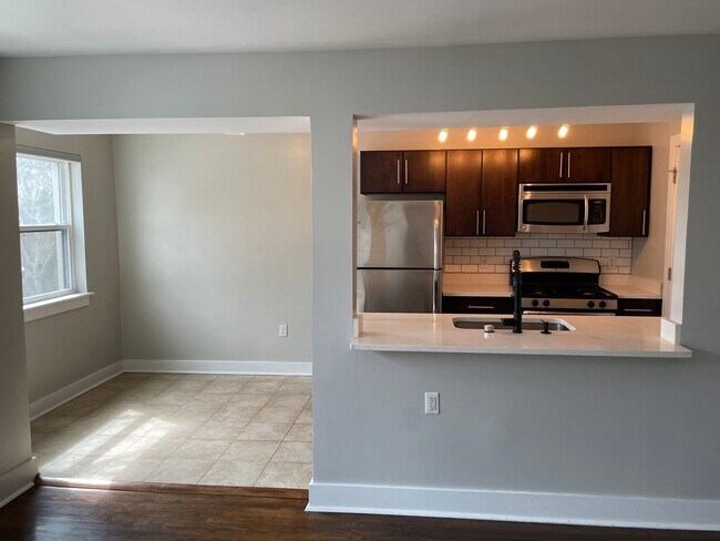 Photo - 907 Euclid St NW Unit 201