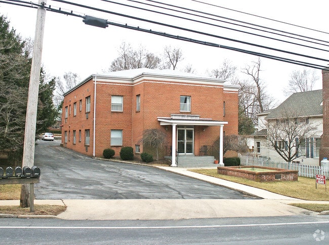 Building Photo - 32 E Main St Rental