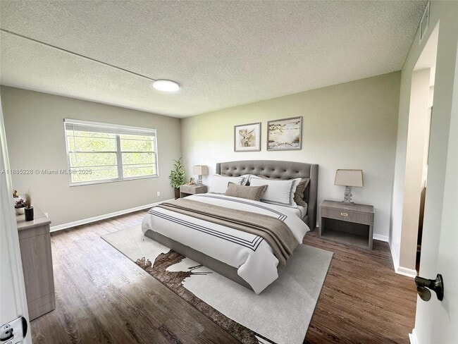 Photo - 901 SW 128th Ave Unidad 208E