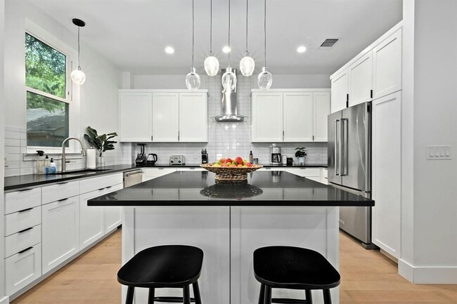 Photo - 2004 Winsted Ln