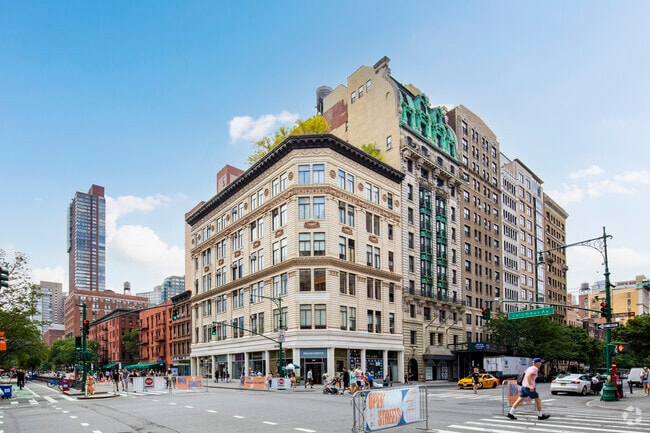 100 W 72nd St New York, NY 10023-3302 - The Park & Tilford Building