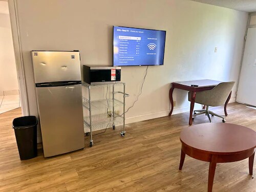 Photo - 4645 N Socrum Loop Rd Unidad King Jacuzzi Suite